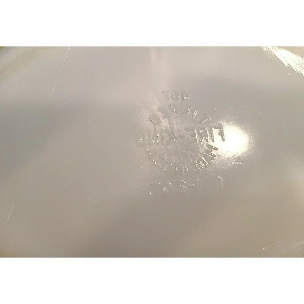VTG Fire King Milk Glass 1-2Qt Casserole Dish With Lid #467. Reverse Label.